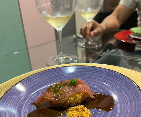Nigiri de Medregal y Unanimous Blanco 2019 (Pesquera de Ribera)