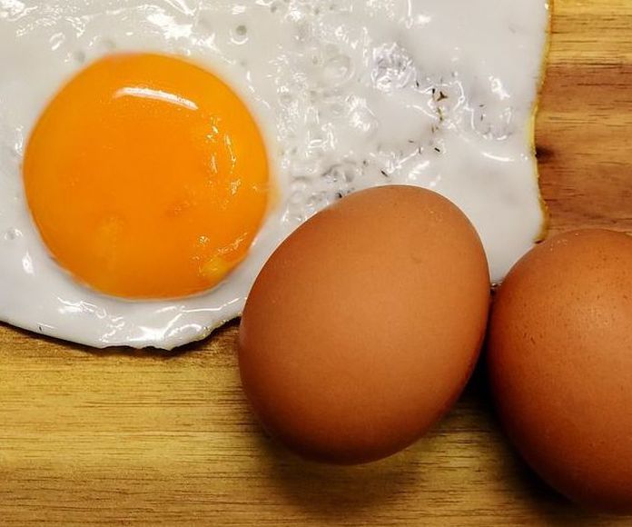 ¿CUANTOS HUEVOS SE RECOMIENDA CONSUMIR A LA A LA SEMANA?¿INCIDE EN EL COLESTEROL?