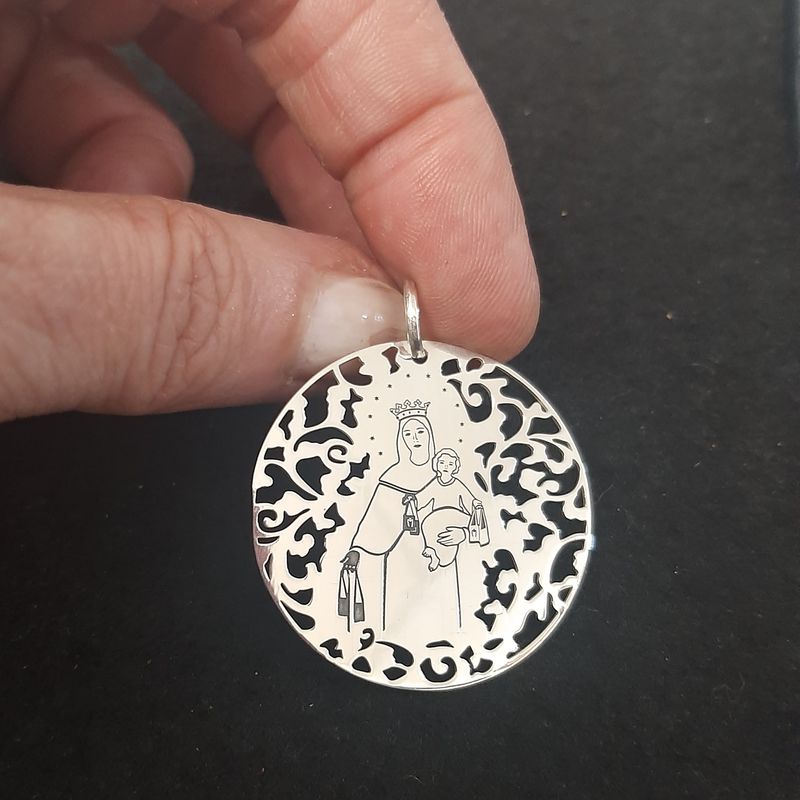 MEDALLA EN PLATA  VIRGEN  DEL CARMEN