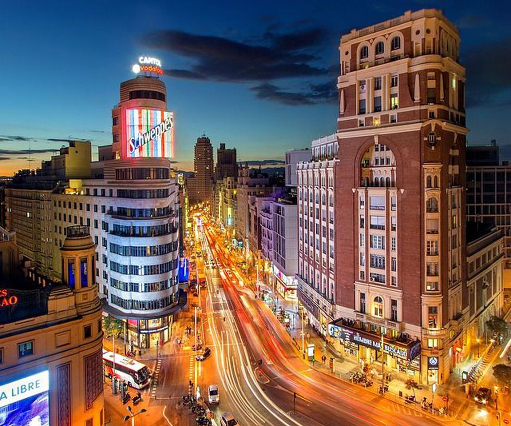 Ejemplos de lonas publicitarias de gran tamaño en Madrid