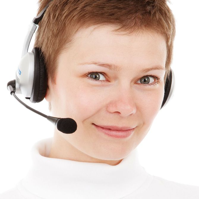 Azafatas telefonistas: ¿Un servicio imprescindible para tu negocio?
