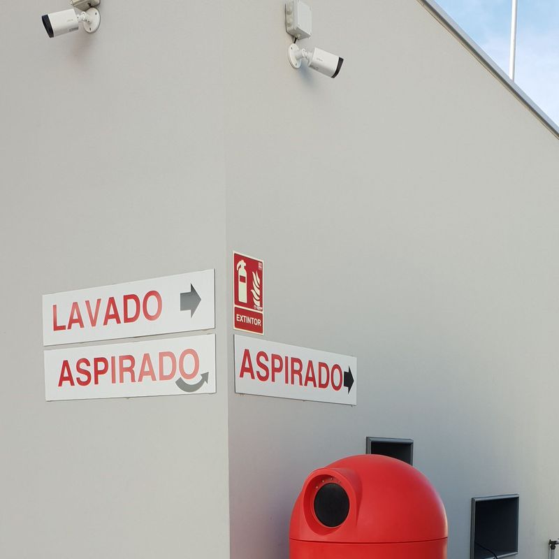 Bidón de reciclaje aceite  en la calle