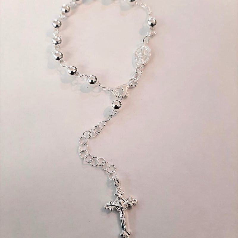 Pulsera en plata de ley con chapa virgen de la Milagrosa: Catálogo de Joyería Izquierdo