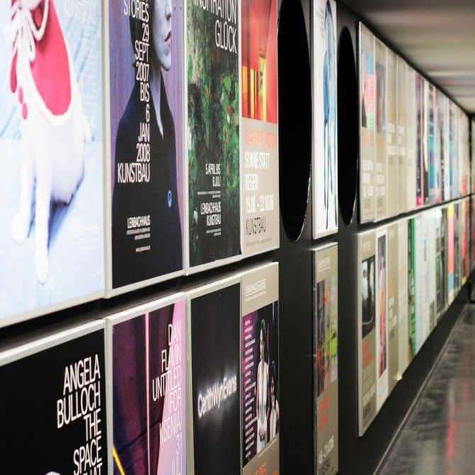 El arte del pegado de carteles: impacto visual en la publicidad urbana
