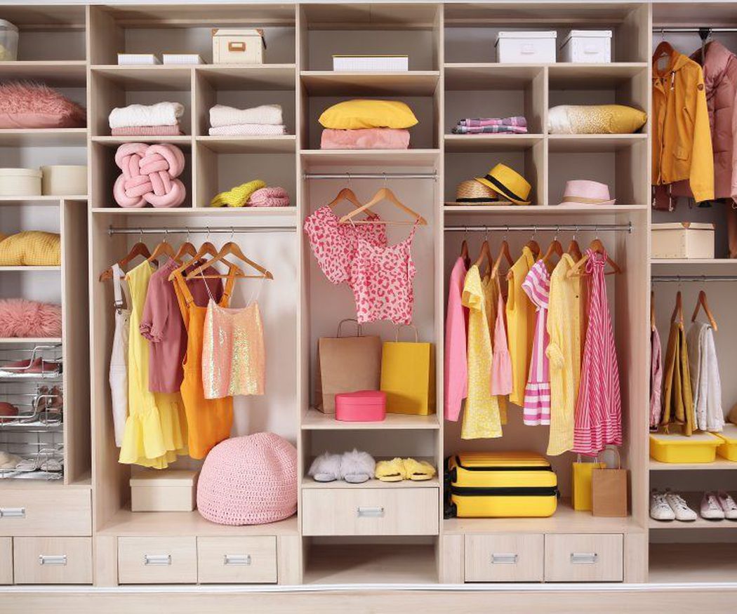 Transforma tu espacio con un vestidor elegante: Claves para un orden perfecto