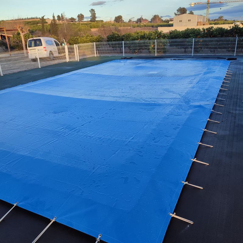 Instalación de lonas de piscina: Servicios de Mantenimiento Aspi