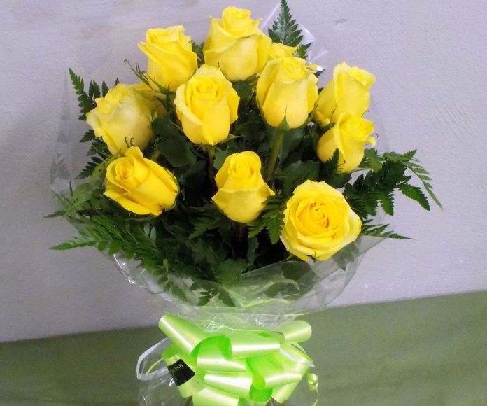 Rosas Amarillas }}