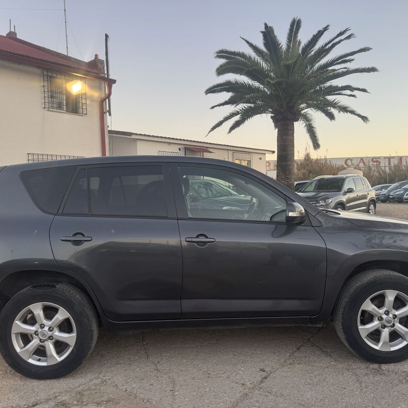 Toyota Rav 4 2.2 d4d 150 cv del 2011 con 204.000 km: Stock de Vehículos de El Truekke