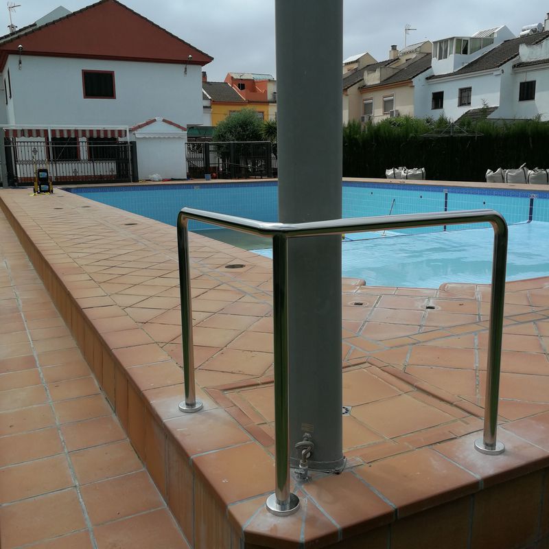 Barandillas de acero inoxidable para zona de piscina de comunidad de vecinos