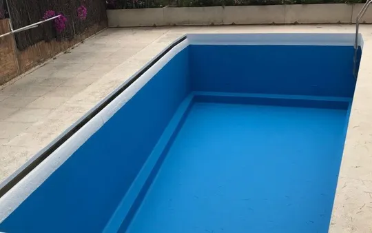 Piscina después de pintar