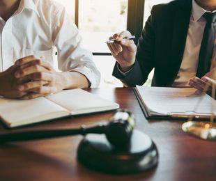 ¿Qué servicios ofrece un abogado penal?