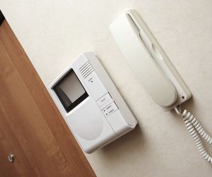 Comunidades seguras: El futuro de la protección con porteros automáticos de alta seguridad