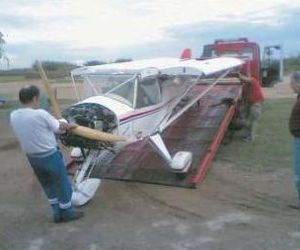Grúas José María recoge una pequeña avioneta