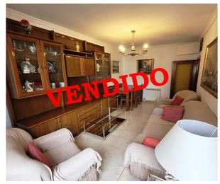Piso en Pico de Almanzor, 3 habitaciones, cocina, salón, 1 baño. Mucha luz