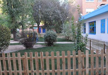 Sevicios Peque's School