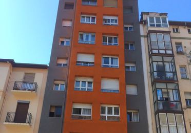 Sistema de aislamiento térmico Thermocal de fachadas Torrelavega-Santander.