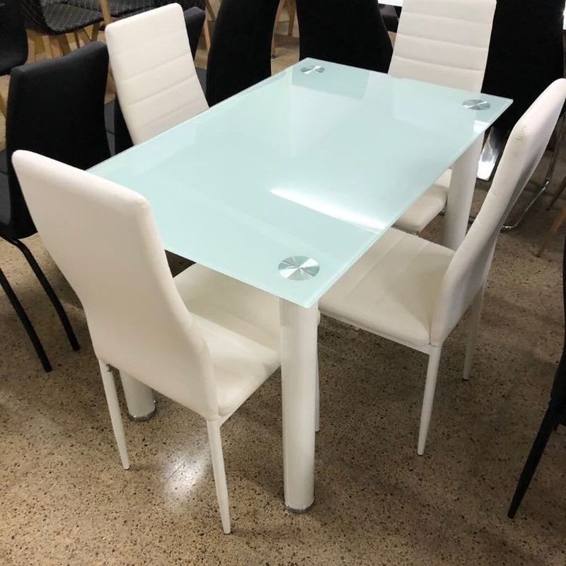 Mesa cristal y 4 sillas blancas: Productos de Remar Castellón