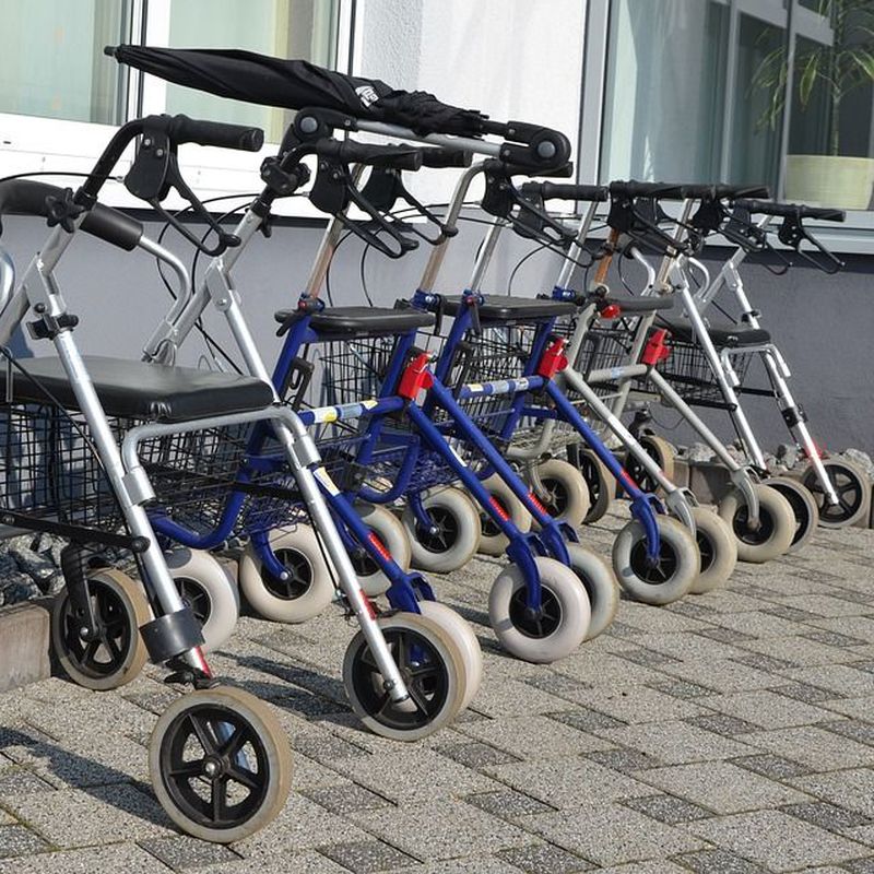 Alquiler de sillas de ruedas y andadores: Productos y servicios de Artículos de Ortopedia Valdepeñas