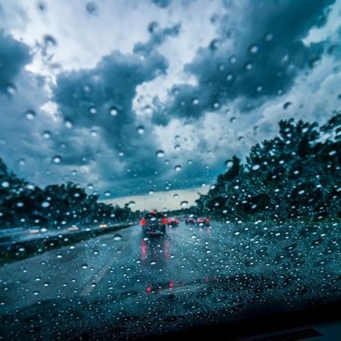 Conducir bajo la lluvia con total seguridad