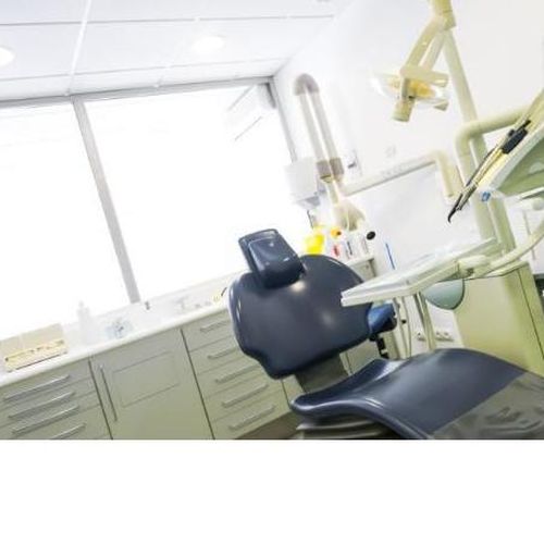 CLÍNICA DENTAL CIURANA EN CASTELLDEFELS, PROFESIONALES EN CONTÍNUA FORMACIÓN