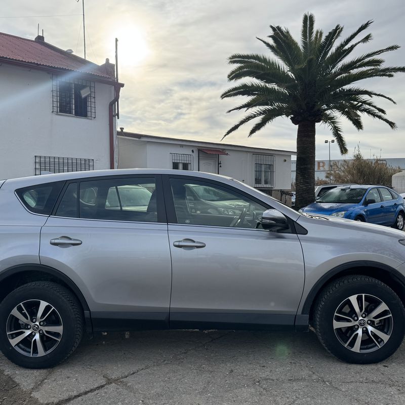 Toyota Rav 4 2.0 d 143 cv del 2017 solo 95.000 km: Stock de Vehículos de El Truekke