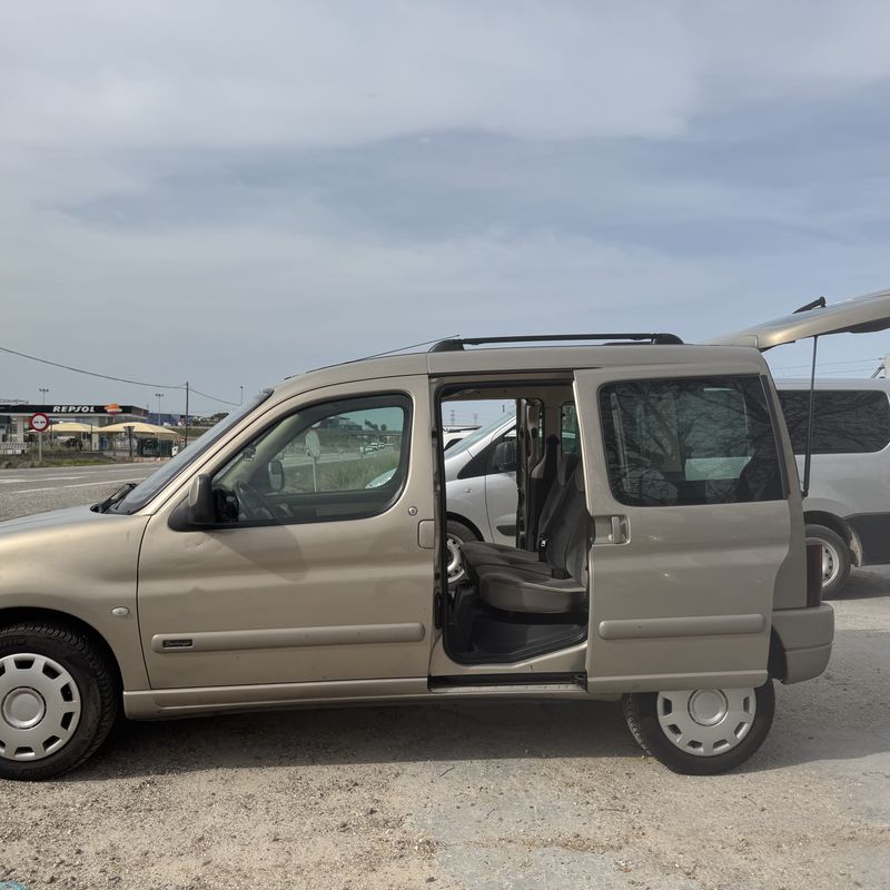 Citroën Berlingo 2.0 hdi 90cv alta de gama ITV anual: Stock de Vehículos de El Truekke