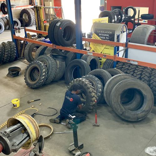 Reparaciones vehículos, motos y camiones en Figueres | Pneumàtics Rodauto de l’Empordà