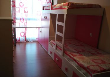 Dormitorio infantil  mod. nata y fresa. 