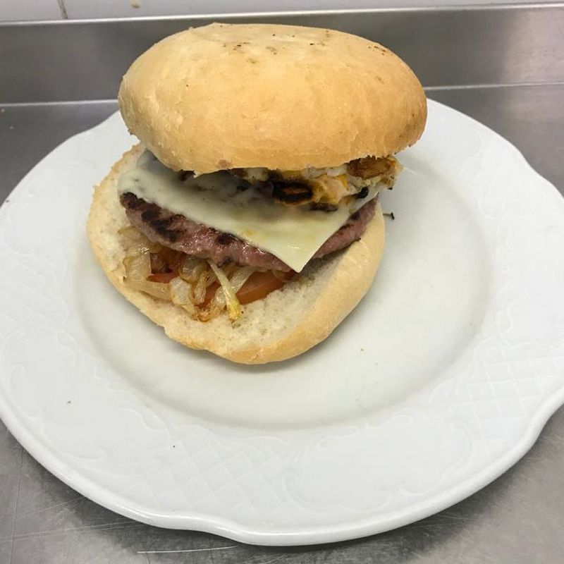 Bocadillos y hamburguesas: Carta de Cafetería Restaurante Zagora