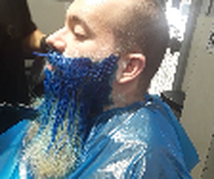 BARBAS azules....