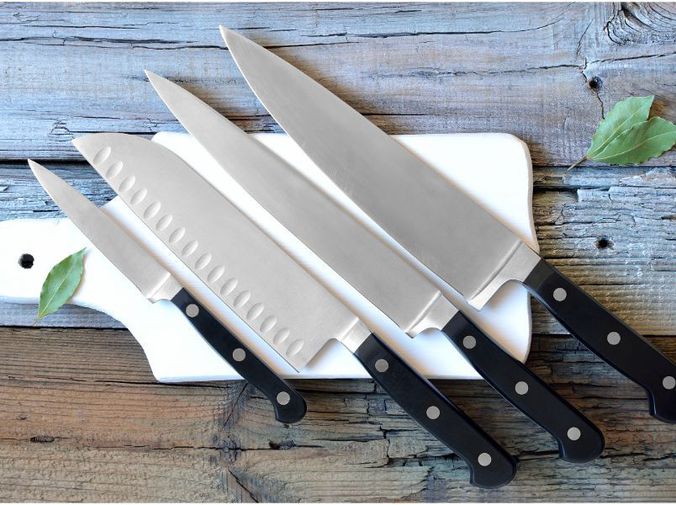 Funda de Cuero para Pequeños Cuchillos de Cocina. El nombre del estilo es  la funda para cuchillo de chef pequeña. -  España