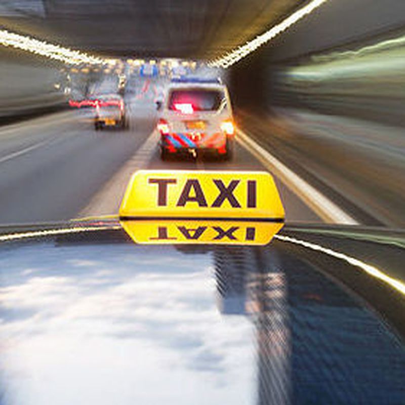 Servicio a distancias medias y largas: Servicios de Taxi Lucena // Tel. 617 55 07 13