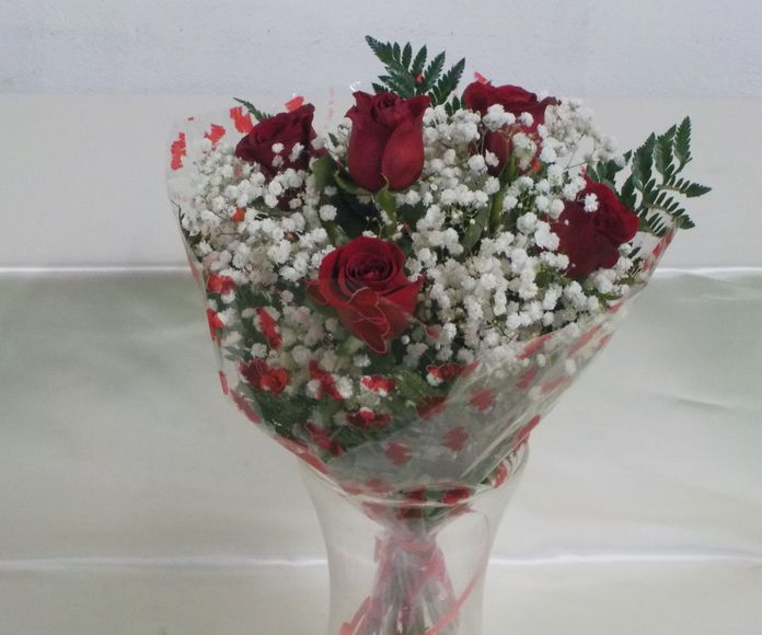 Ramo de rosas: CATALOGO de Floristería Manuela