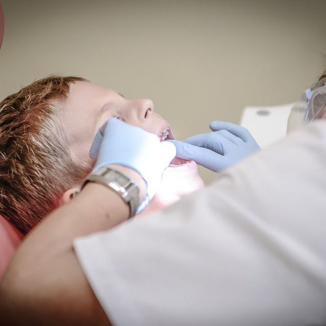 Conoce los hábitos que llevan a que los niños necesiten la ortodoncia