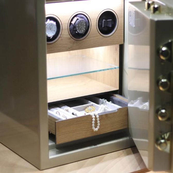 Cómo programar y cambiar el código en una caja fuerte electrónica