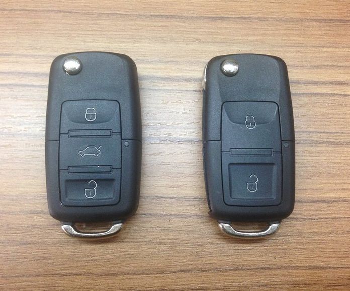 Duplicados y reparación de llaves con mando de vehículos.