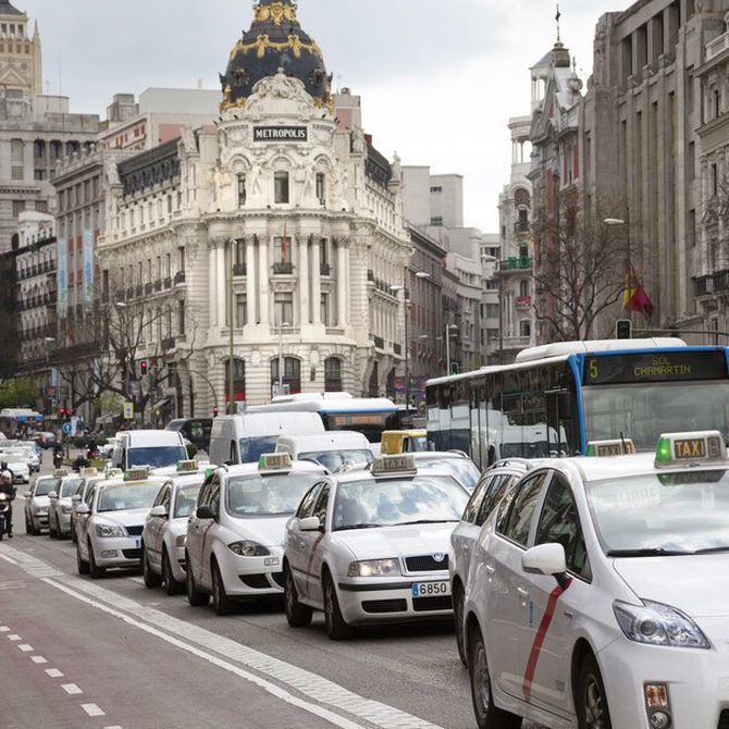 ¿Cómo llegó el taxi a España?