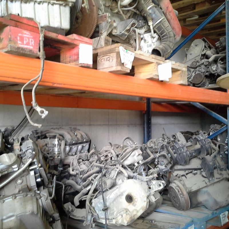 Motores de coches y cajas de cambios en Desguaces Clemente de Albacete