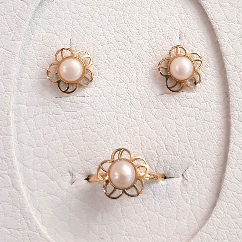 Juego de comunión para niña en oro 18k.: Catálogo de Joyería Izquierdo