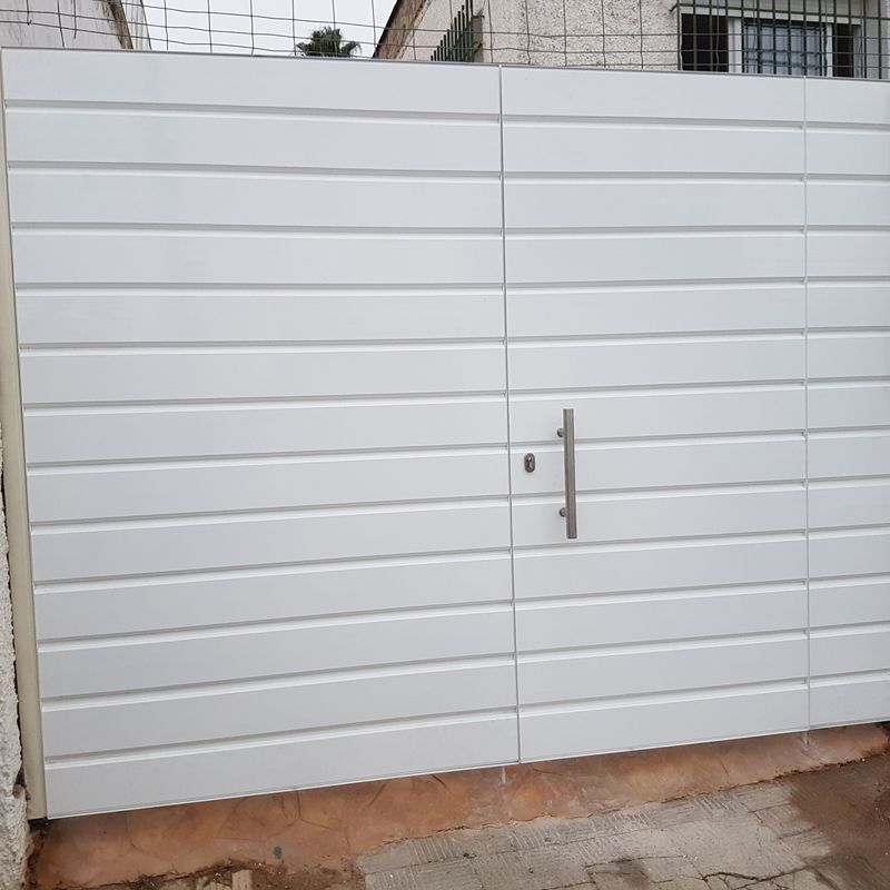 Puertas de garaje: Servicios de Alumetal Sevilla