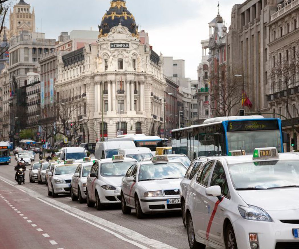 Por qué es mejor reservar un taxi en Madrid