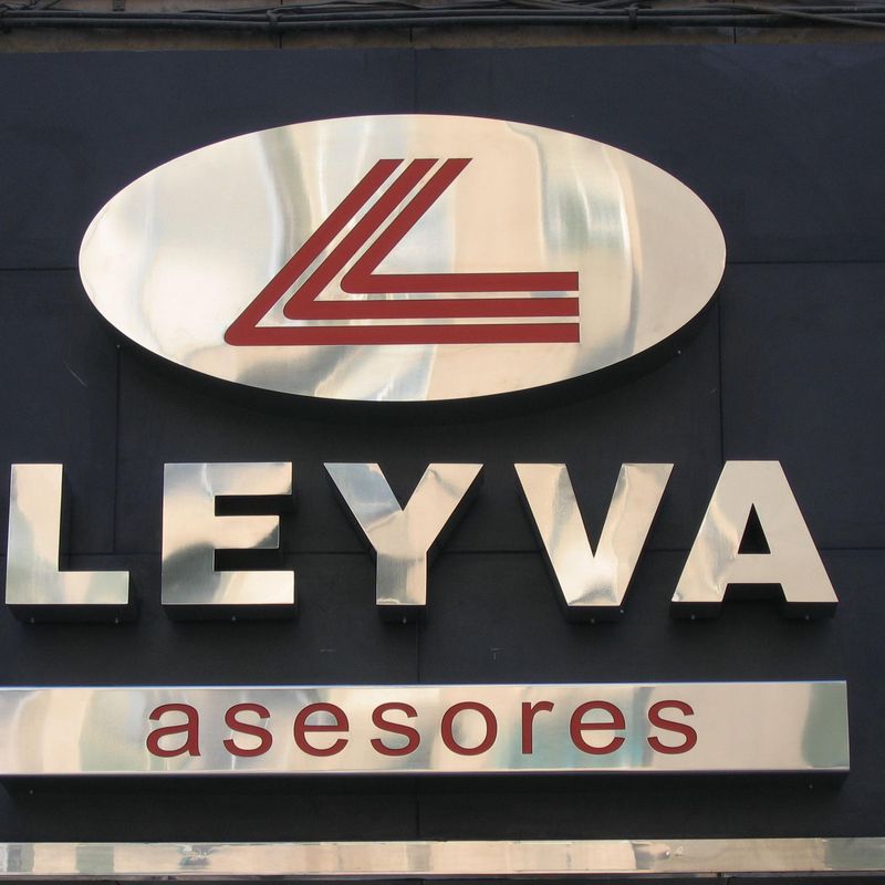LETRAS CORPÓREAS ACERO: Rótulos de Luminosos Campos