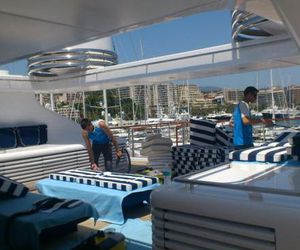 Yacht cleaning in Denia