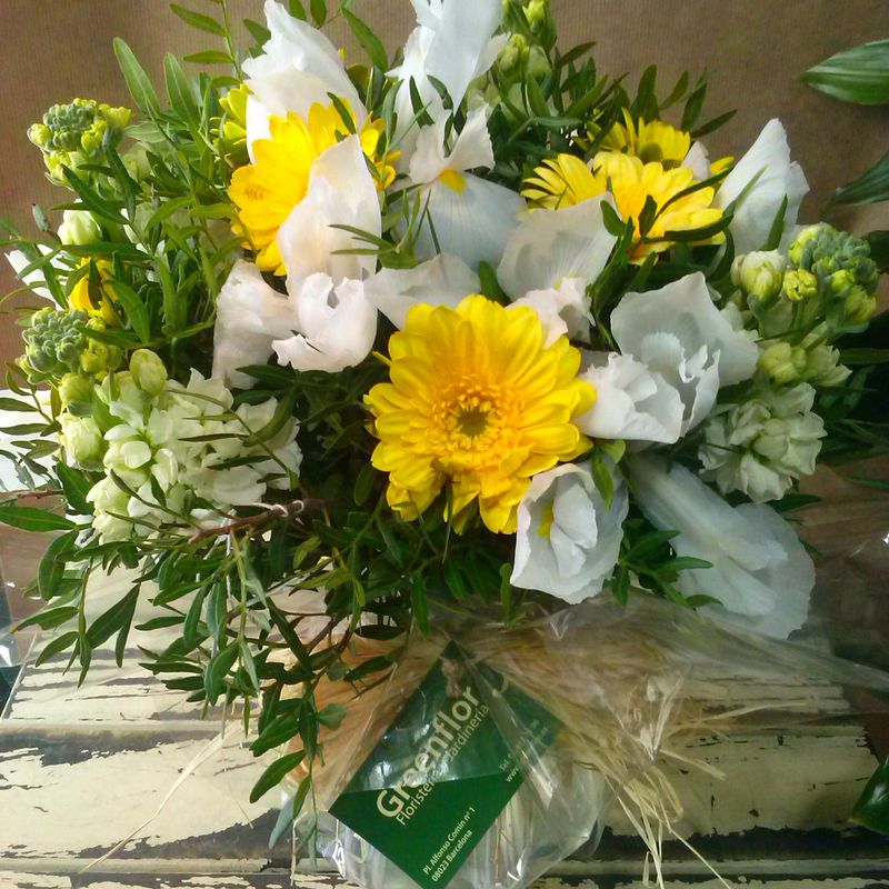 Bouquet de aleli,  iris y gerberas.