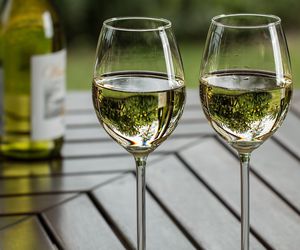 Las uvas blancas de vino más populares de España