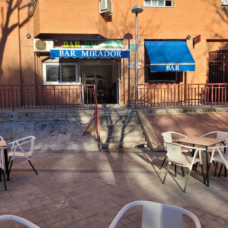 Local con actividad de bar en rentabilidad - 6,5% RBA - 126 m² - Terraza:  de Vicente Palau Jiménez - Agente Inmobiliario