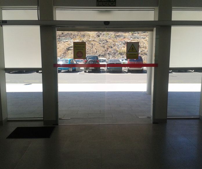 Puertas automaticas de cristal en Tenerife: Servicios de Puertas Automáticas Tomás del Toro