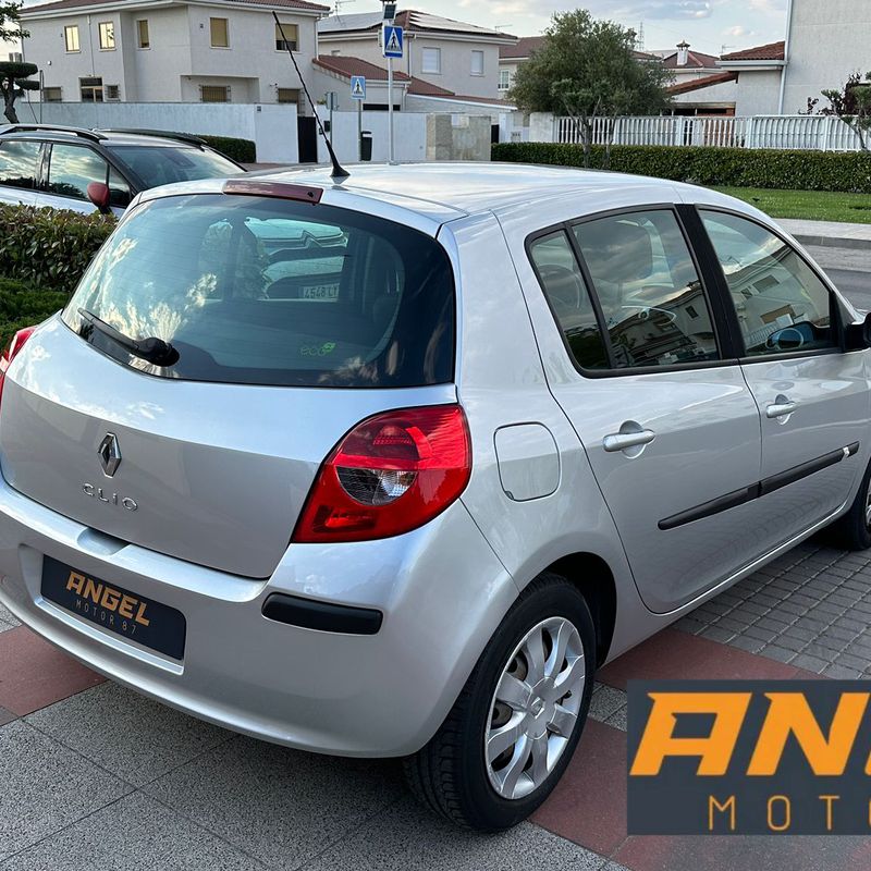 RENAULT CLIO 1.5 DCI EMOTION 5p: Catálogo y Servicios de Ángel Motor 87