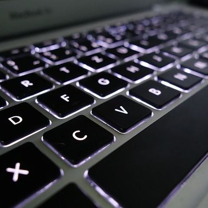 ¿Deberías comprar un teclado retroiluminado?