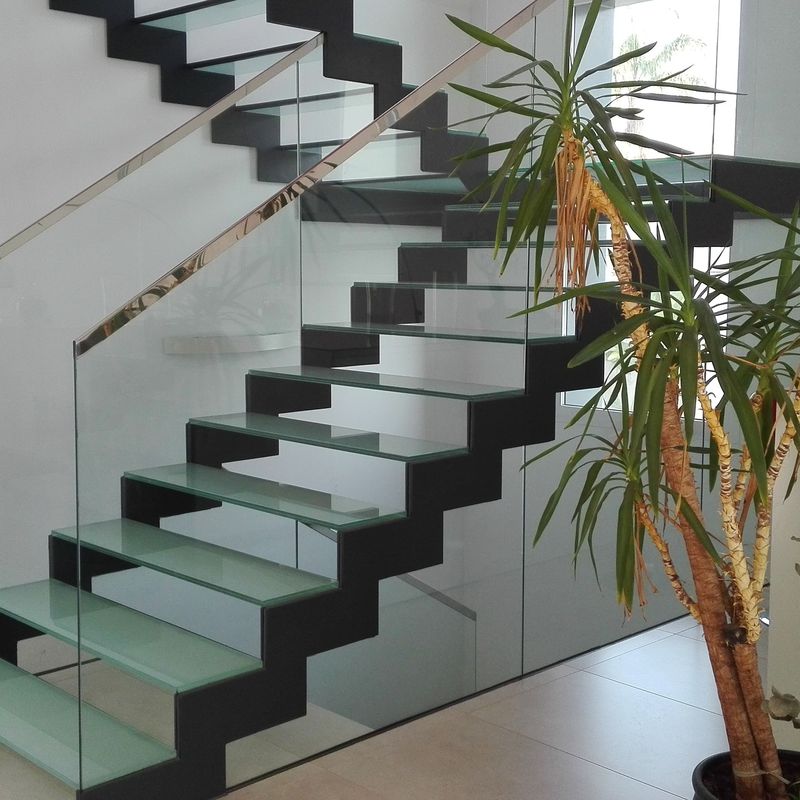 Escaleras de vidrio: Productos y servicios de Aluminios Curvalac SL